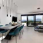 Vela Villa Brzac