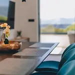 Vela * Brzac