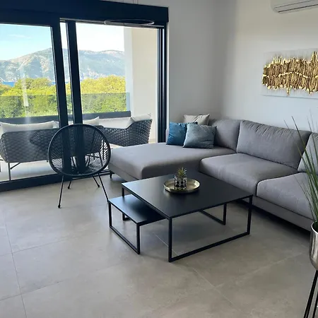 Vela Villa Brzac